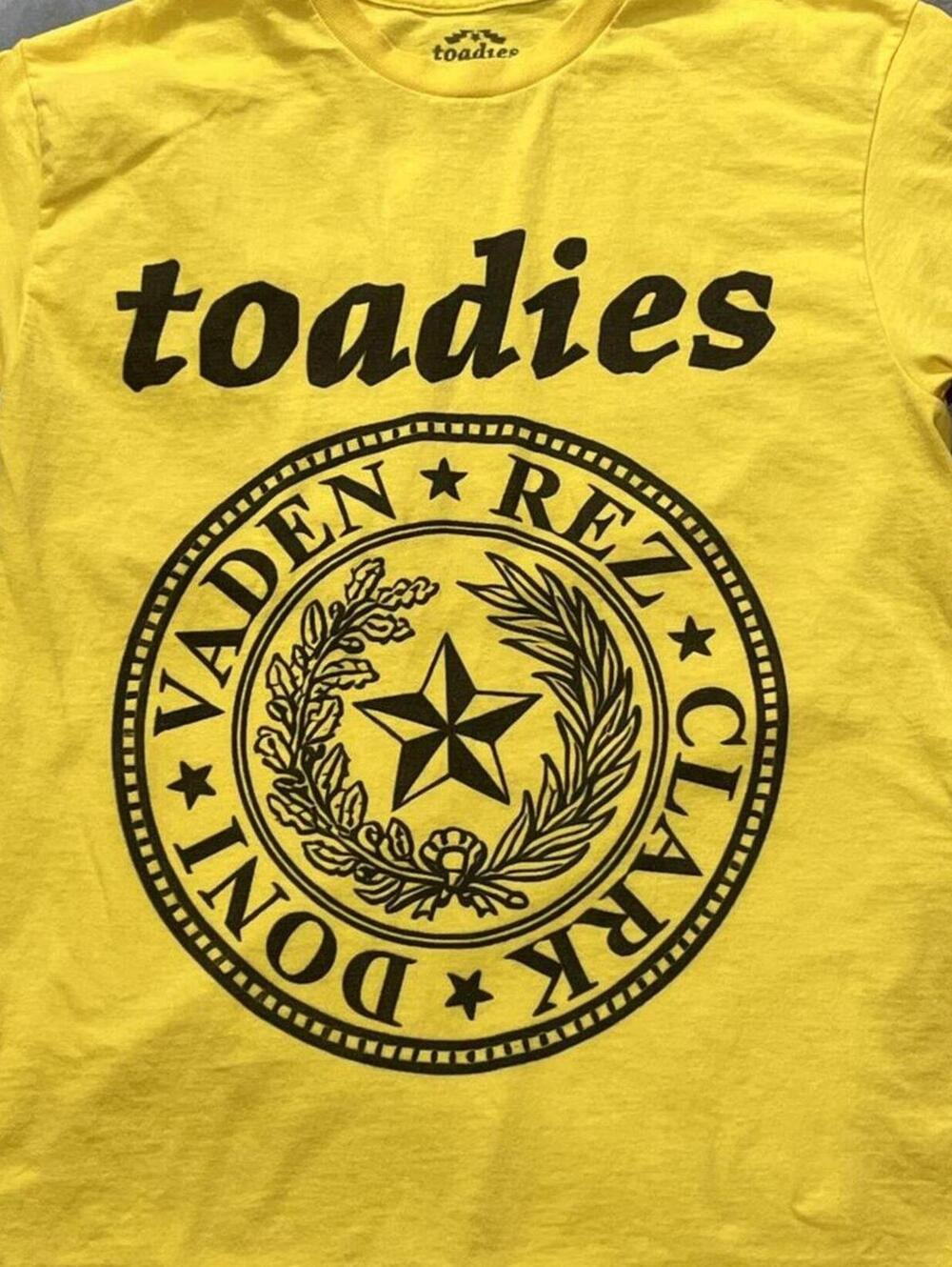 Toadies Preowned Medium T-shirt